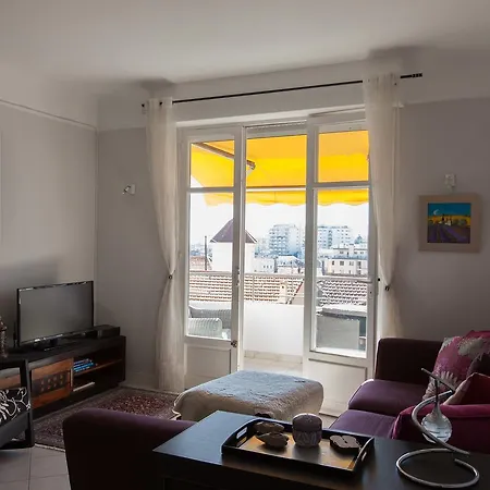 Stunning Views From Lovely One Bedroom In Only A Short Walk From The Palais 479