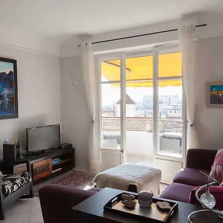Stunning Views From Lovely One Bedroom In Only A Short Walk From The Palais 479