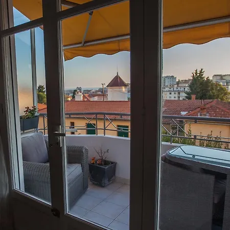 Stunning Views From Lovely One Bedroom In Only A Short Walk From The Palais 479 Cannes
